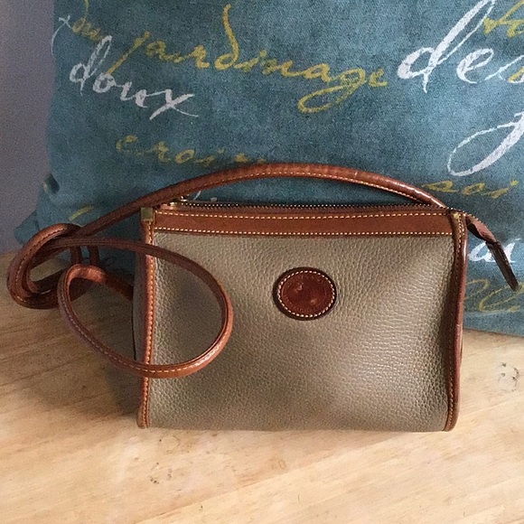Dooney & Bourke Handbags - Dooney & Bourke Tan Crossbody Handbag